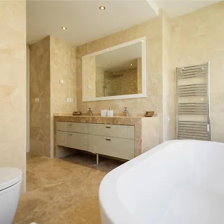 Apartament Home, With Sea Views, South Facing And Close To The Golf Course And The Beach, In Elviria Hills *