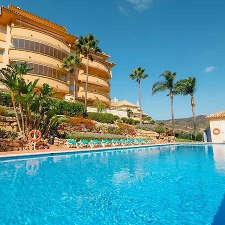 Home, With Sea Views, South Facing And Close To The Golf Course And The Beach, In Elviria Hills Apartament